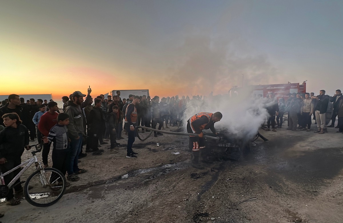 مركبة الزميل الصحفي الشهيد محمد وشاح، مراسل قناة الجزيرة مباشر بعد ان استهدفتها طائرة مسيّرة إسرائيلية غرب مدينة غزة  8 أبريل/نيسان 2026، (صورة: هادي داود )