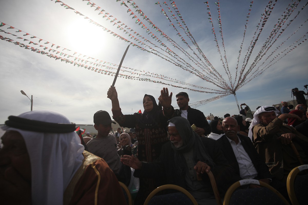 حفل زفاف جماعي لنحو 300 عروس وعريس، تحت عنوان فستان الفرح 2، نظمته مؤسسة الفارس الشم في دير البلح، وسط قطاع غزة، في 24 أبريل/نيسان 2026، (صورة: معز صالحي)