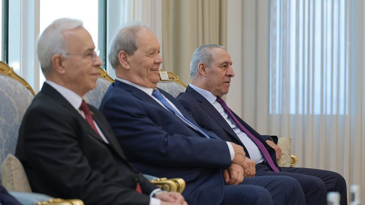 التقى نائب الرئيس الفلسطيني حسين الشيخ الرئيس السوري أحمد الشرع في القصر الشعبي بدمشق، سوريا، في 29 أبريل/نيسان 2026. (صورة من مكتب حسين الشيخ)