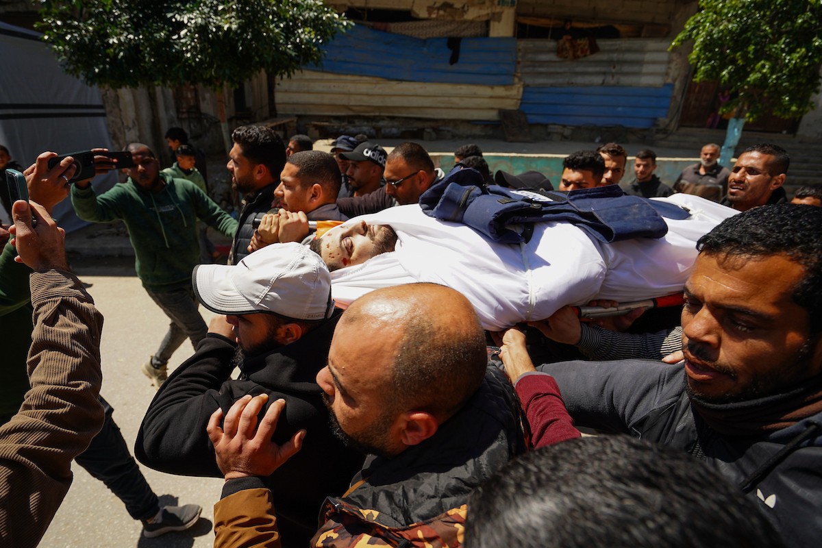 جنازة الزميل الصحفي محمد وشاح، مراسل قناة الجزيرة مباشر، الذي اغتيل في غارة جوية إسرائيلية بقطاع غزة، 9 أبريل/نيسان 2026.