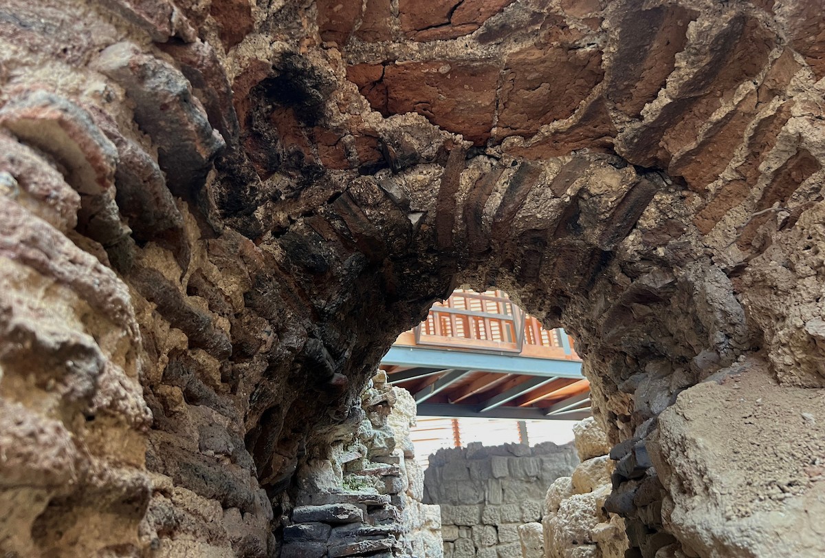 دير القديس هيلاريون وسط قطاع غزة المدرج على قائمة التراث العالمي وأحد أقدم المواقع الأثرية في الشرق الأوسط معرّض للخطر بسبب العدوان الإسرائيلي، النصيرات – وسط قطاع غزة، 18 أبريل/نيسان 2026، تصوير: يوسف أبو طفة