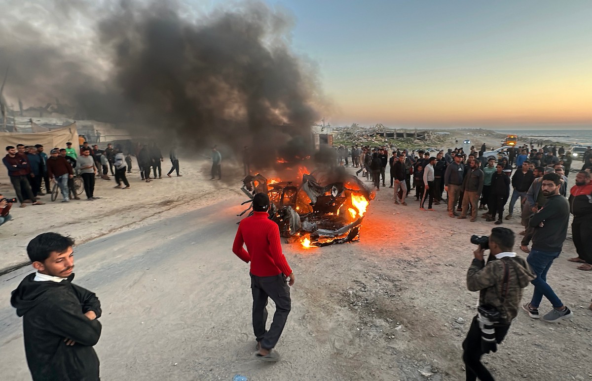 مركبة الزميل الصحفي الشهيد محمد وشاح، مراسل قناة الجزيرة مباشر بعد ان استهدفتها طائرة مسيّرة إسرائيلية غرب مدينة غزة  8 أبريل/نيسان 2026، (صورة: هادي داود )