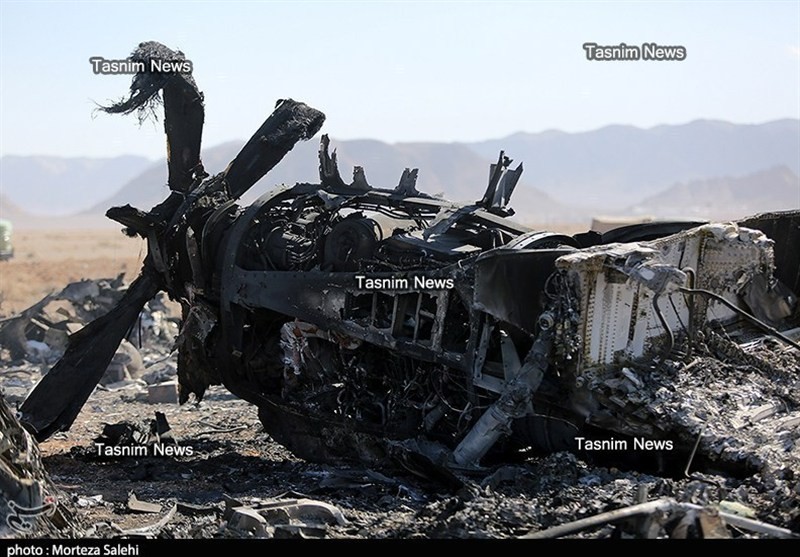إيران تنشر صور وثائق ومعدات قائد الطائرة الأمريكية المحطمة بأصفهان.jpg