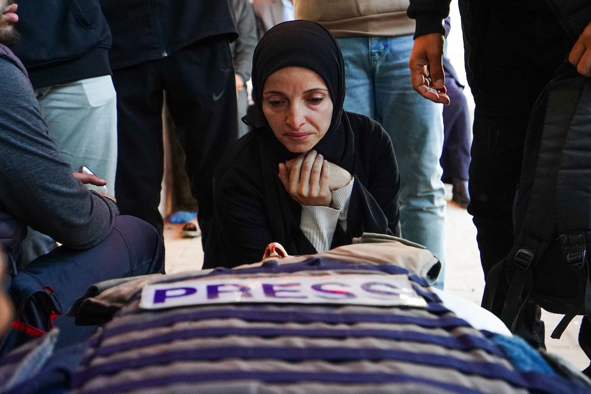 جنازة الزميل الصحفي محمد وشاح، مراسل قناة الجزيرة مباشر، الذي اغتيل في غارة جوية إسرائيلية بقطاع غزة، 9 أبريل/نيسان 2026.