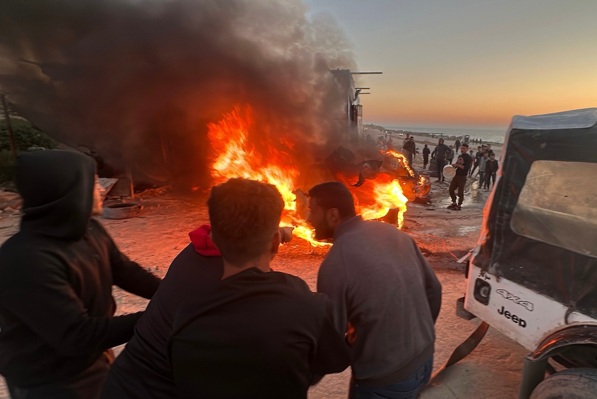 مركبة الزميل الصحفي الشهيد محمد وشاح، مراسل قناة الجزيرة مباشر بعد ان استهدفتها طائرة مسيّرة إسرائيلية غرب مدينة غزة  8 أبريل/نيسان 2026، (صورة: هادي داود )