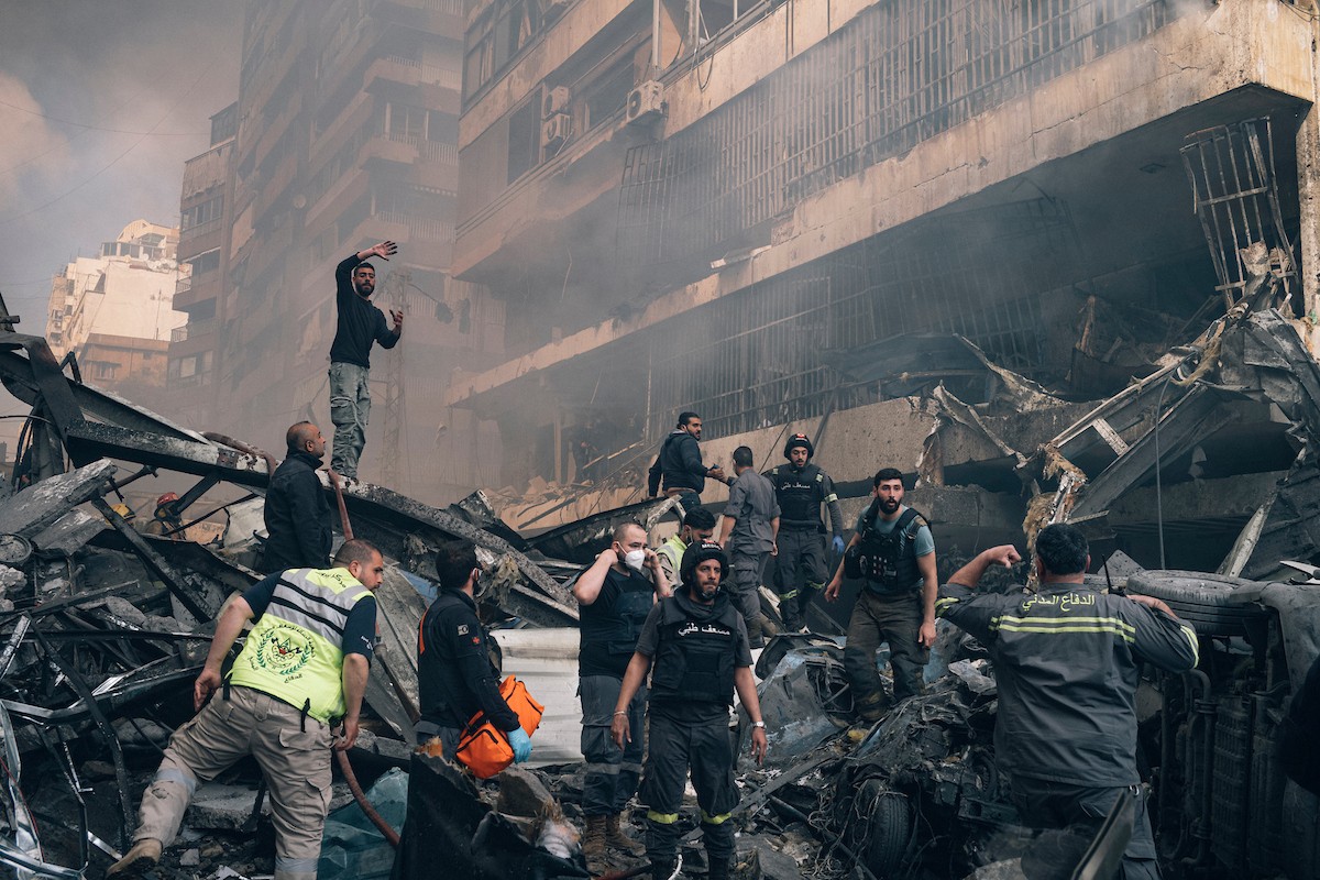 8 أبريل/نيسان 2026، بيروت، لبنان: يتصاعد الدخان من الضاحية الجنوبية لبيروت، معقل حزب الله الموالي لإيران، عقب موجة من الغارات الجوية الإسرائيلية المتزامنة (حقوق الصورة: © مروان نعماني/وكالة الأنباء الألمانية ZUMA Press/APA Images)