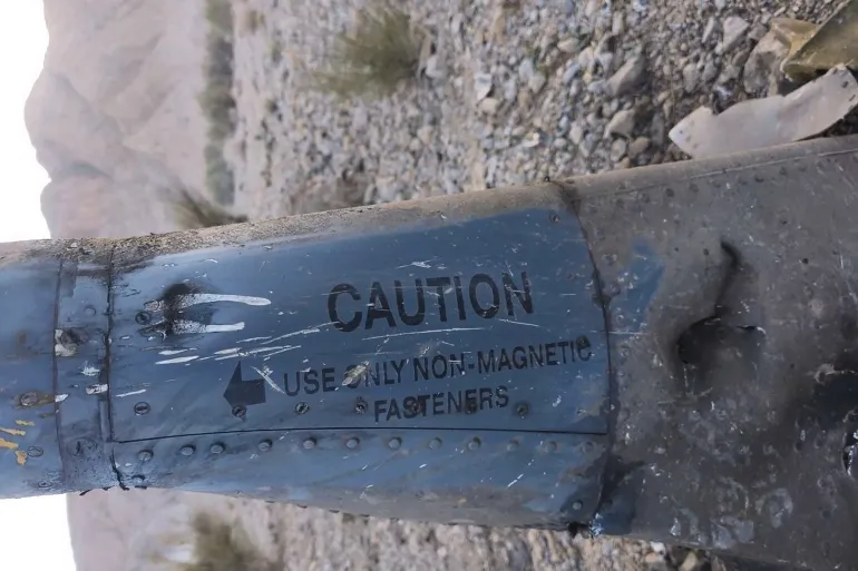 صورة نشرها الحرس الثوري لما قال إنه حطام مقاتلة أمريكية تم إسقاطها (التلفزيون الإيراني).webp