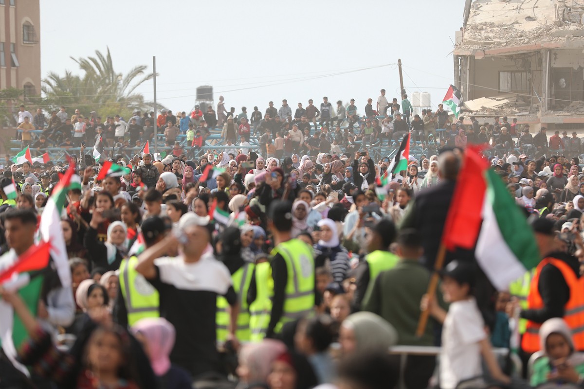 حفل زفاف جماعي لنحو 300 عروس وعريس، تحت عنوان فستان الفرح 2، نظمته مؤسسة الفارس الشم في دير البلح، وسط قطاع غزة، في 24 أبريل/نيسان 2026، (صورة: معز صالحي)