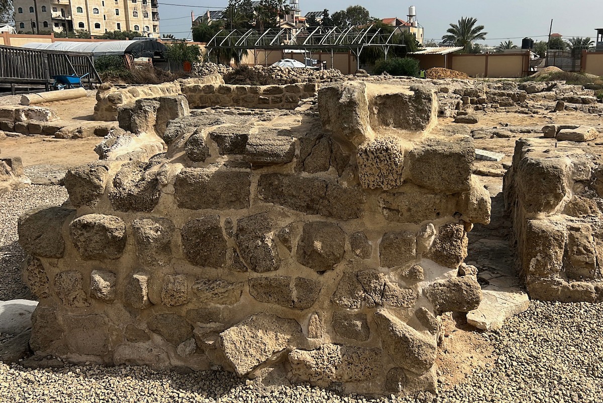 دير القديس هيلاريون وسط قطاع غزة المدرج على قائمة التراث العالمي وأحد أقدم المواقع الأثرية في الشرق الأوسط معرّض للخطر بسبب العدوان الإسرائيلي، النصيرات – وسط قطاع غزة، 18 أبريل/نيسان 2026، تصوير: يوسف أبو طفة