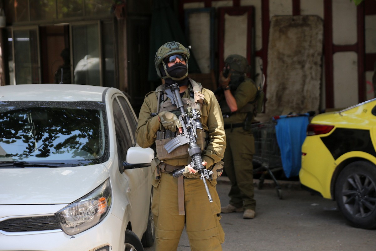 القوات الإسرائيلية تقتحم البلدة القديمة في نابلس، شمال الضفة الغربية، 27 أبريل/نيسان 2026 (صورة من محمد ناصر)