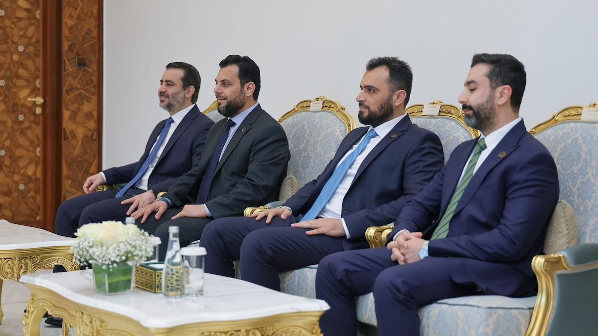 التقى نائب الرئيس الفلسطيني حسين الشيخ الرئيس السوري أحمد الشرع في القصر الشعبي بدمشق، سوريا، في 29 أبريل/نيسان 2026. (صورة من مكتب حسين الشيخ)