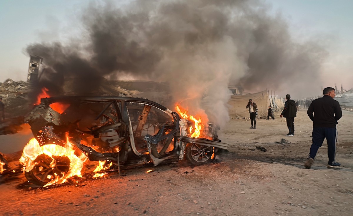 مركبة الزميل الصحفي الشهيد محمد وشاح، مراسل قناة الجزيرة مباشر بعد ان استهدفتها طائرة مسيّرة إسرائيلية غرب مدينة غزة  8 أبريل/نيسان 2026، (صورة: هادي داود )