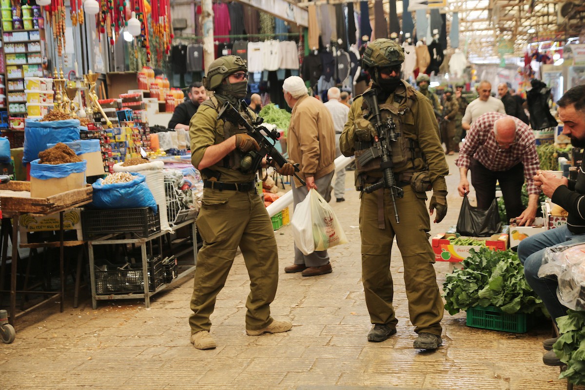 القوات الإسرائيلية تقتحم البلدة القديمة في نابلس، شمال الضفة الغربية، 27 أبريل/نيسان 2026 (صورة من محمد ناصر)