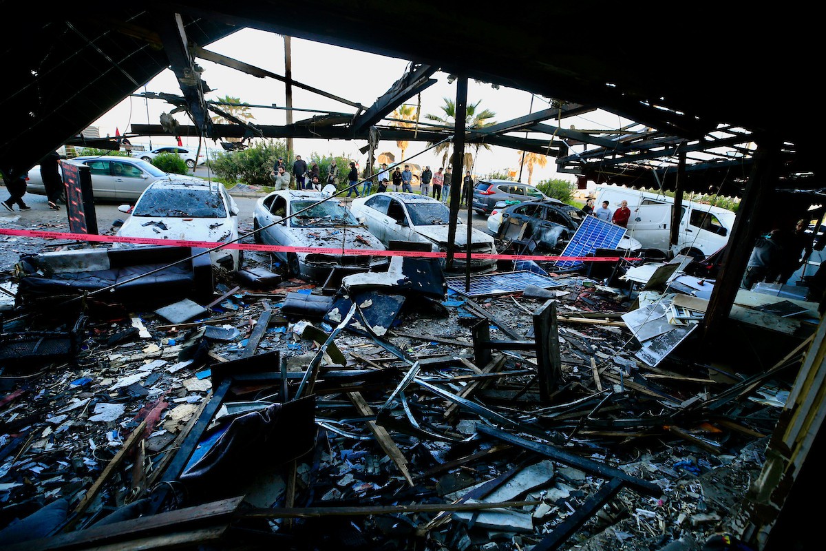 8 أبريل/نيسان 2026، بيروت، لبنان: يتصاعد الدخان من الضاحية الجنوبية لبيروت، معقل حزب الله الموالي لإيران، عقب موجة من الغارات الجوية الإسرائيلية المتزامنة (حقوق الصورة: © مروان نعماني/وكالة الأنباء الألمانية ZUMA Press/APA Images)