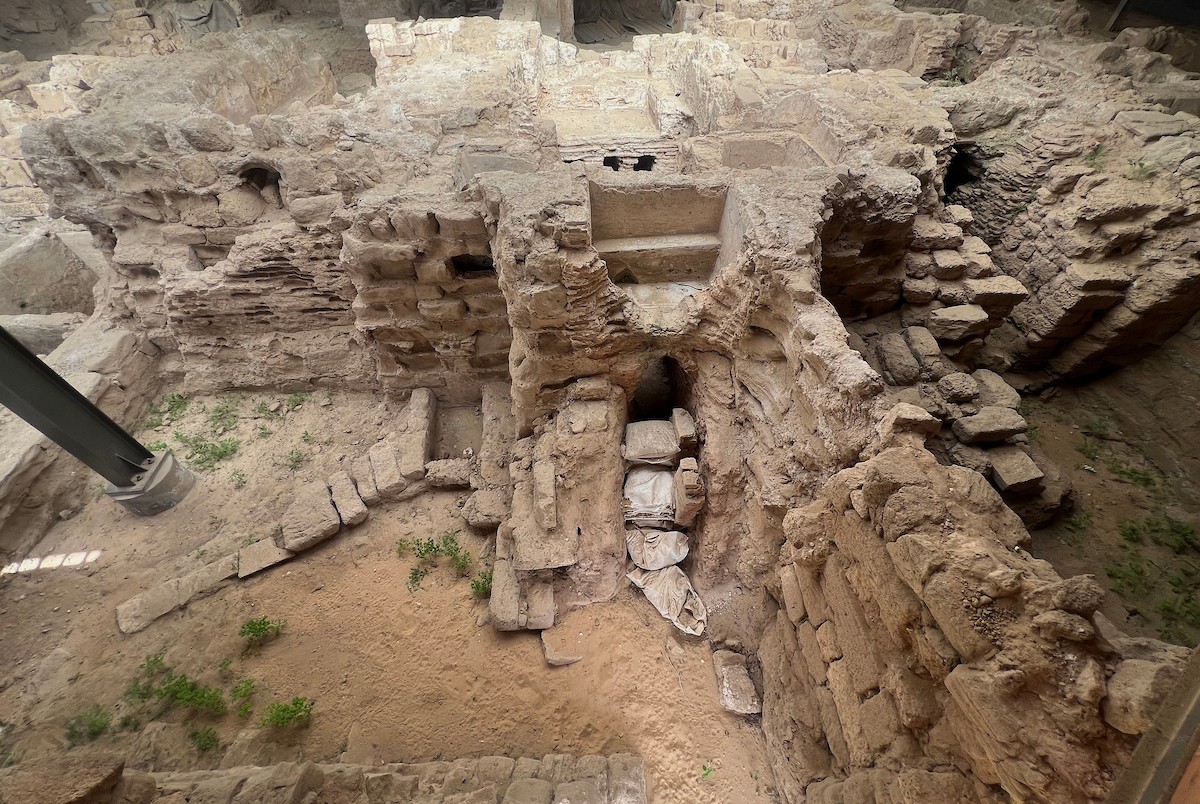 دير القديس هيلاريون وسط قطاع غزة المدرج على قائمة التراث العالمي وأحد أقدم المواقع الأثرية في الشرق الأوسط معرّض للخطر بسبب العدوان الإسرائيلي، النصيرات – وسط قطاع غزة، 18 أبريل/نيسان 2026، تصوير: يوسف أبو طفة