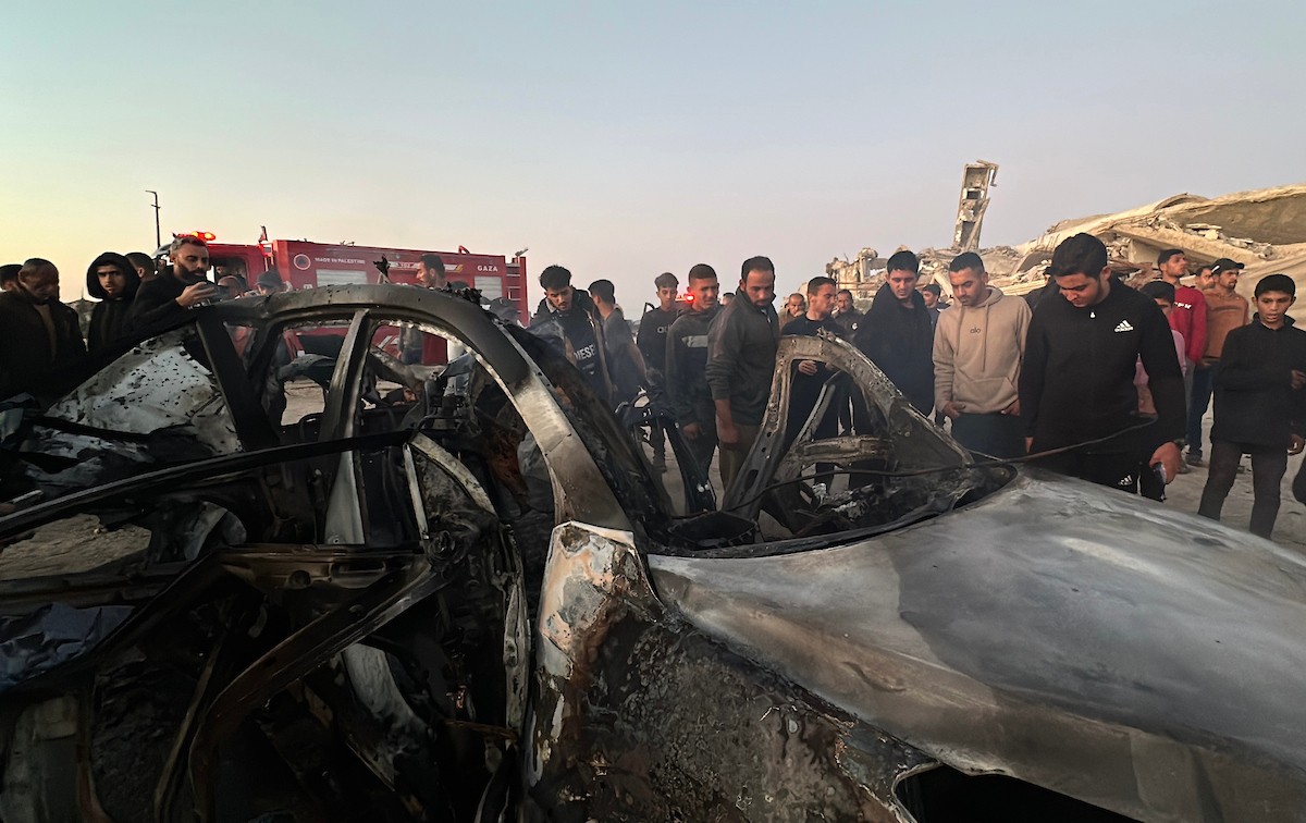 مركبة الزميل الصحفي الشهيد محمد وشاح، مراسل قناة الجزيرة مباشر بعد ان استهدفتها طائرة مسيّرة إسرائيلية غرب مدينة غزة  8 أبريل/نيسان 2026، (صورة: هادي داود )