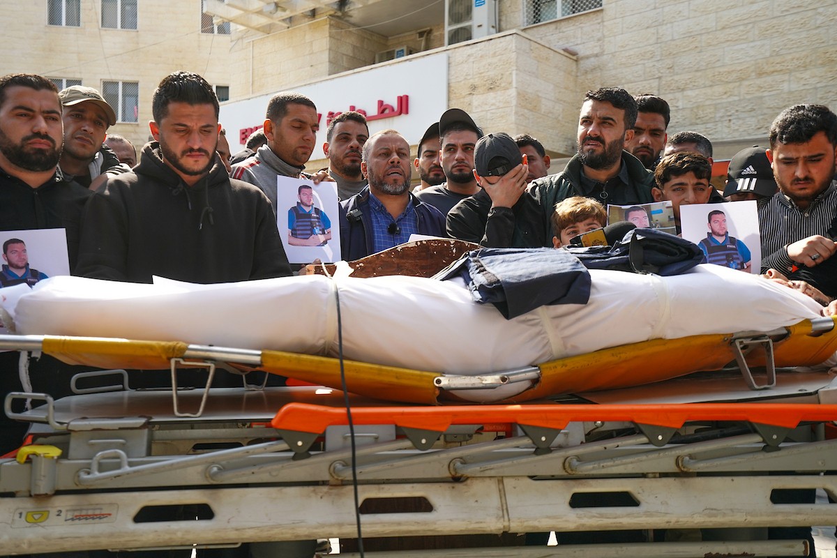 جنازة الزميل الصحفي محمد وشاح، مراسل قناة الجزيرة مباشر، الذي اغتيل في غارة جوية إسرائيلية بقطاع غزة، 9 أبريل/نيسان 2026.