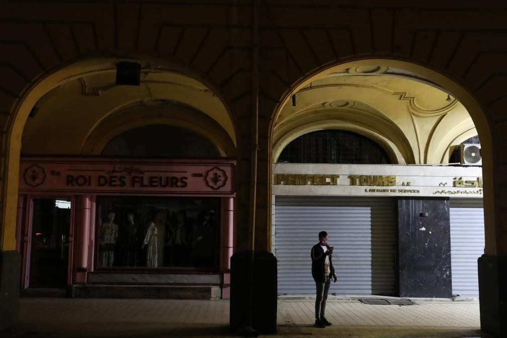 القاهرة 31 مارس 2026 (شينخوا) في الصورة الملتقطة يوم 30 مارس 2026، منظر ليلي لشارع في العاصمة المصرية القاهرة. ...JPG