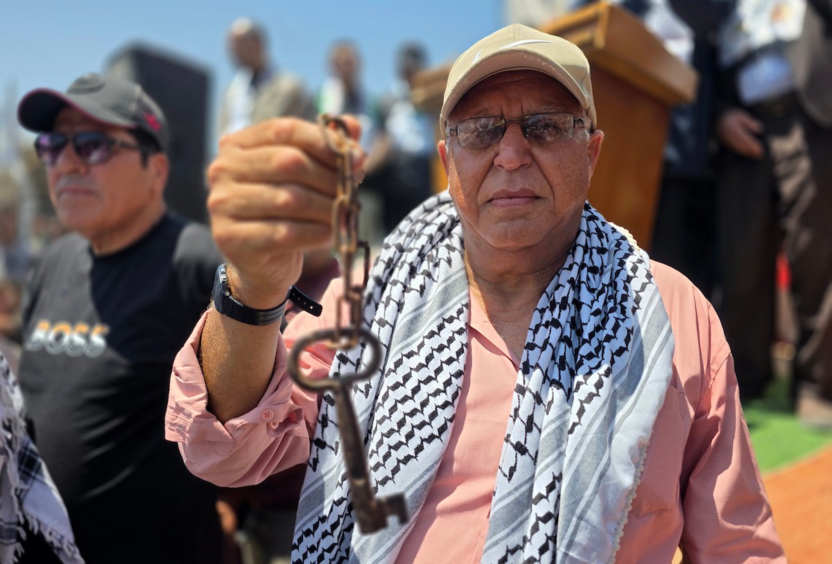 يشارك فلسطينيون في فعالية لإحياء الذكرى الثامنة والسبعين للنكبة في خان يونس جنوب قطاع غزة، يوم الإثنين 11 مايو/أيار 2026. (صورة: طارق محمد)