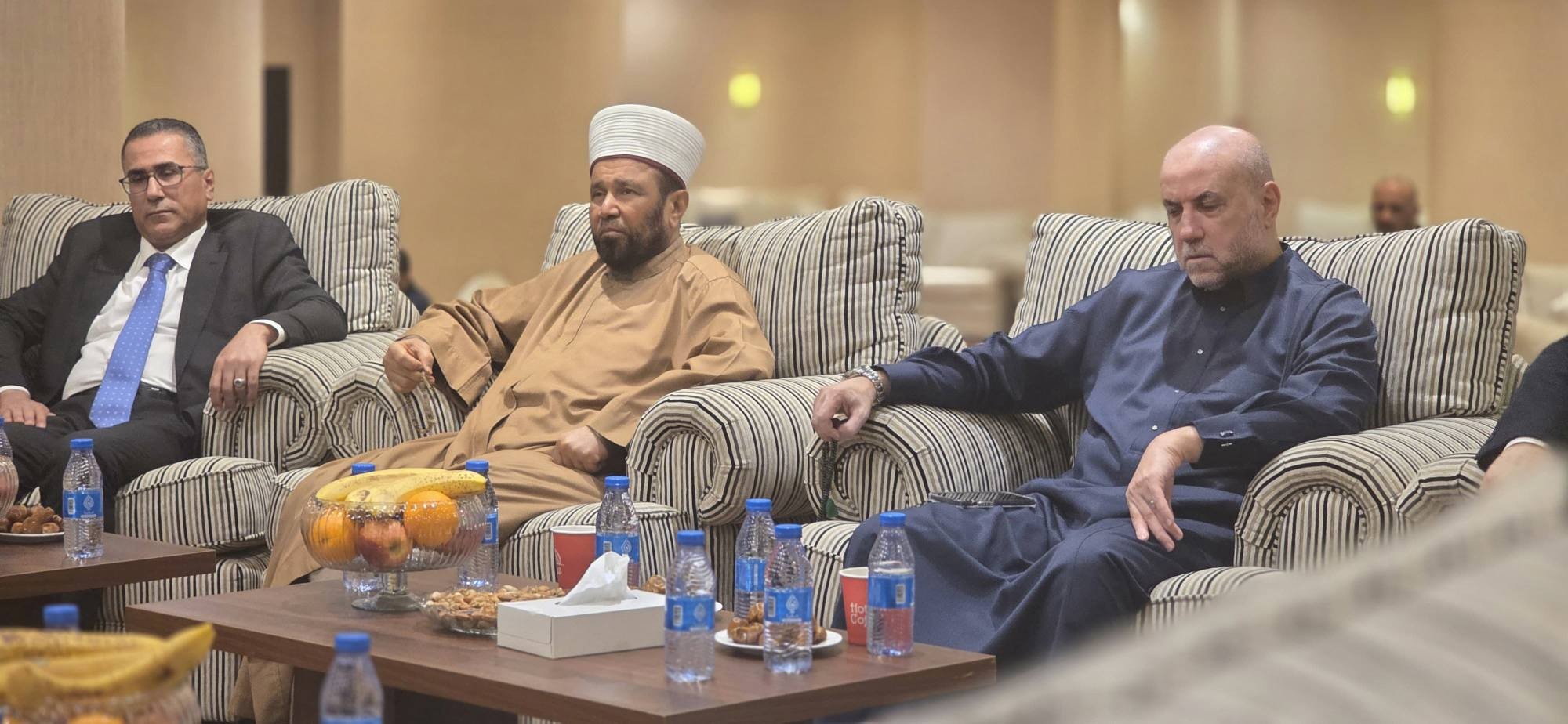 وزير الأوقاف يترأس اجتماعاً لبعثتي الحج الإدارية والإرشادية في مكة المكرمة لبحث خطط التفويج وخدمة الحجاج.jpg
