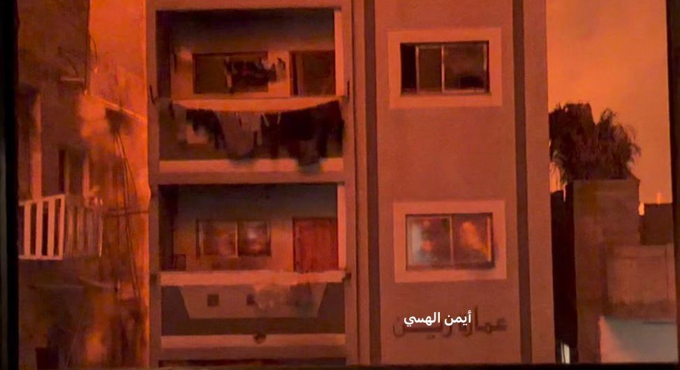 من استهداف الاحتلال منزلا في مخيم الشاطئ.jpg