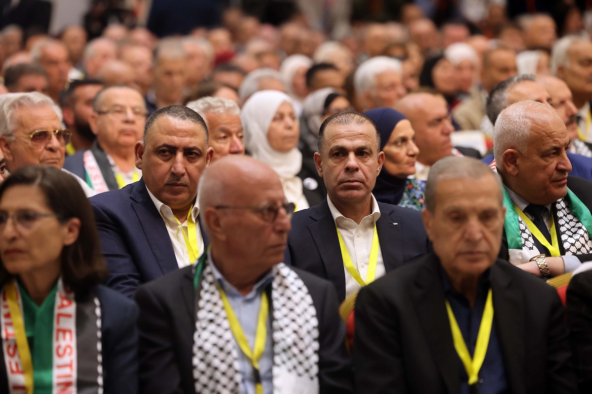 الرئيس الفلسطيني محمود عباس يحضر المؤتمر العام الثامن لحركة فتح في رام الله، بالضفة الغربية، في 14 مايو/أيار 2026. وقد تمت الموافقة على مشاركة أكثر من 2500 عضو، كما أُعلن عن آلية اتصال مباشر لضمان مشاركة واسعة من الضفة الغربية وقطاع غزة ولبنان ومصر. (صورة: ثائر غنايم)