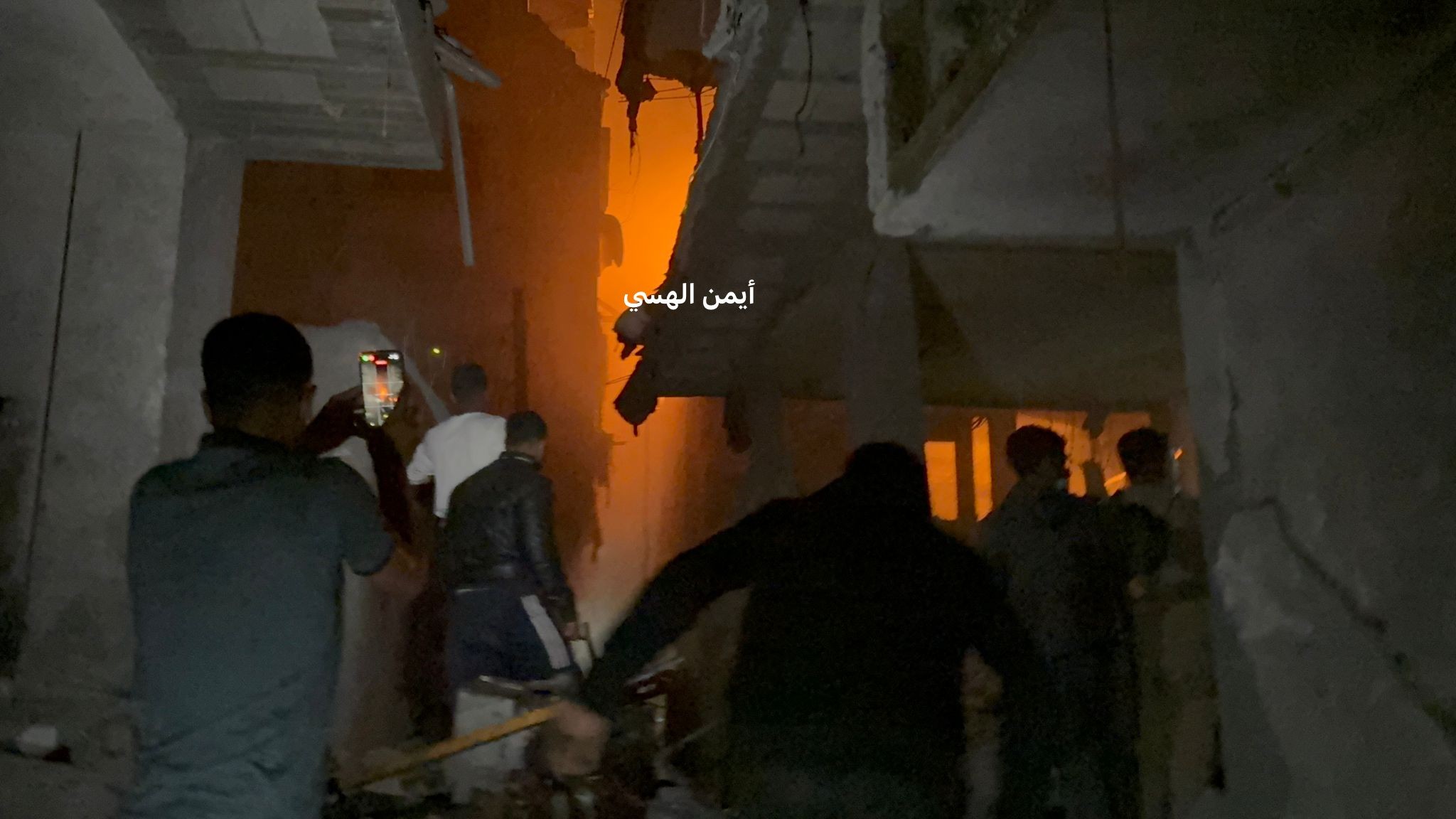 من استهداف الاحتلال منزلا في مخيم الشاطئ....jpg