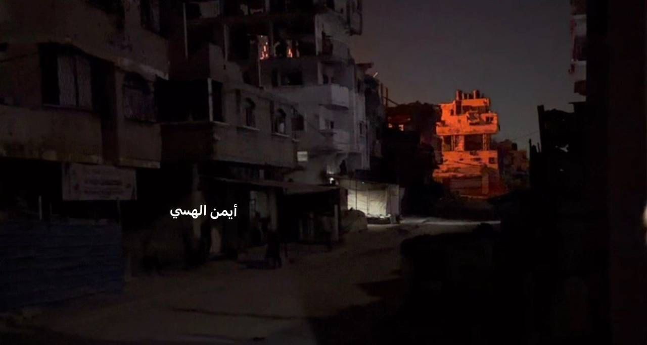 دمار كبير جراء شنّ طائرات الاحتلال غارةً جوية على مربع سكني في مخيم الشاطئ، غرب مدينة غزة زز.jpg