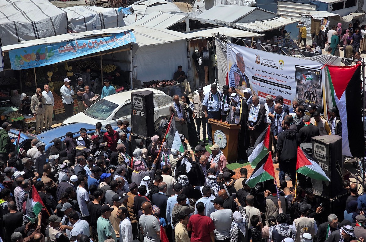 يشارك فلسطينيون في فعالية لإحياء الذكرى الثامنة والسبعين للنكبة في خان يونس جنوب قطاع غزة، يوم الإثنين 11 مايو/أيار 2026. (صورة: طارق محمد)
