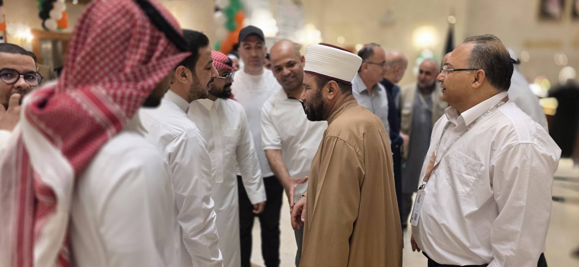وزير الأوقاف يترأس اجتماع بعثتي الحج في مكة 121.jpg