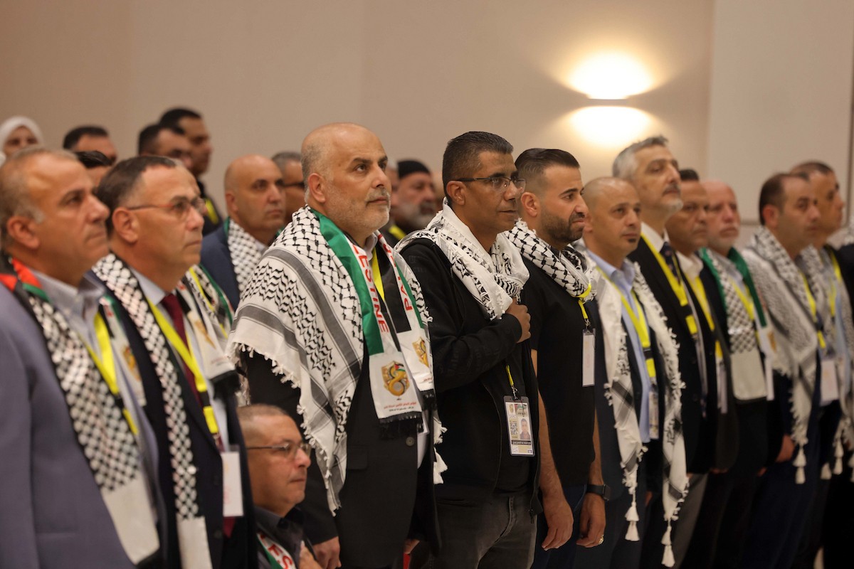 الرئيس الفلسطيني محمود عباس يحضر المؤتمر العام الثامن لحركة فتح في رام الله، بالضفة الغربية، في 14 مايو/أيار 2026. وقد تمت الموافقة على مشاركة أكثر من 2500 عضو، كما أُعلن عن آلية اتصال مباشر لضمان مشاركة واسعة من الضفة الغربية وقطاع غزة ولبنان ومصر. (صورة: ثائر غنايم)