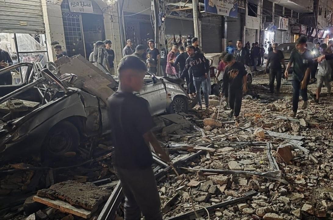 البناية السكنية المستهدفة في حي الرمال ...jpg