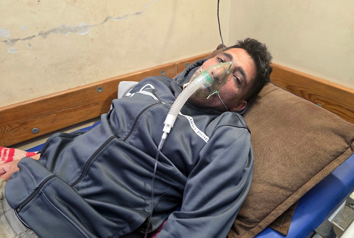 محطة توليد الأكسجين في مجمع ناصر الطبي بخان يونس جنوب قطاع غزة تواجه خطر الإغلاق بسبب الأعطال المتكررة وارتفاع الضغط، وساعات التشغيل الطويلة، 5 مايو/أيار 2026 (صورة: طارق محمد)