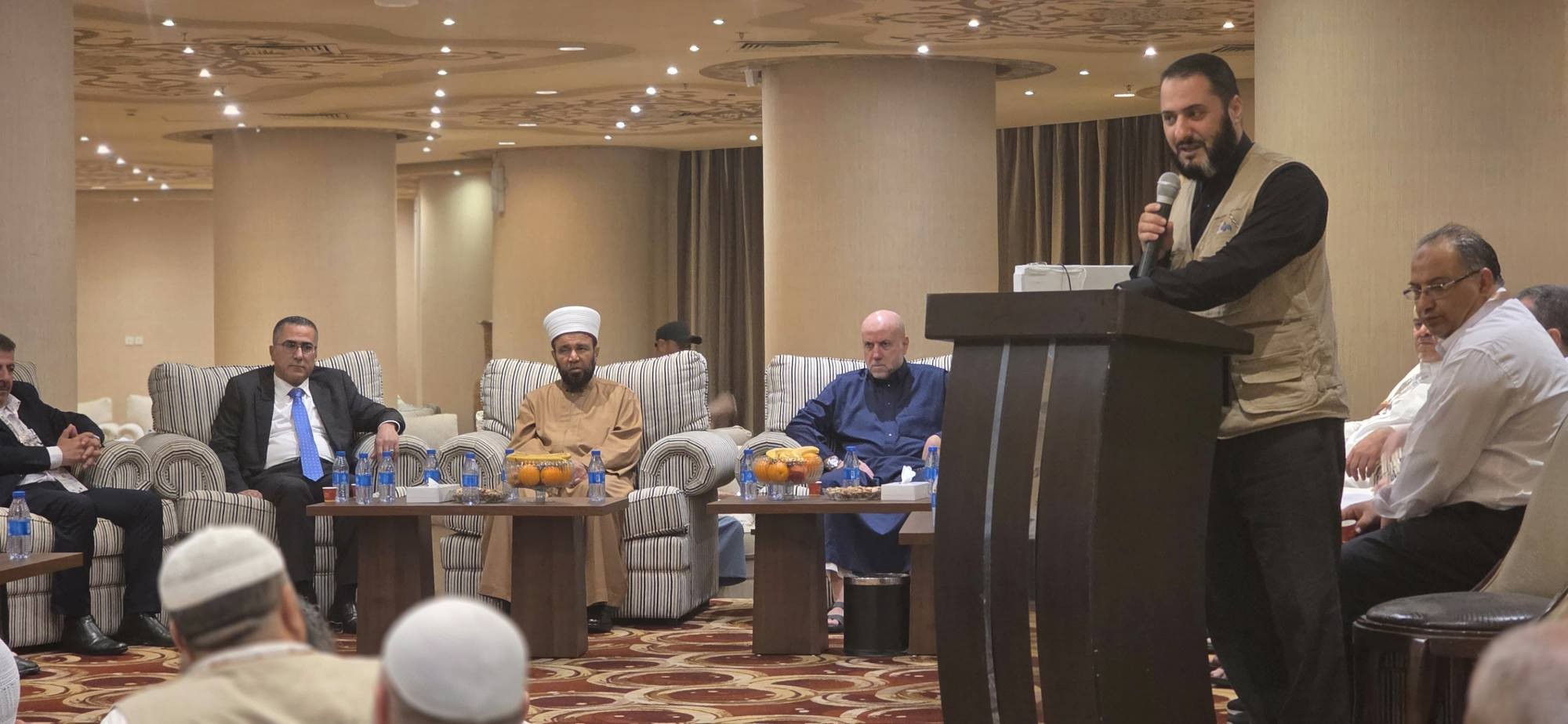 وزير الأوقاف يترأس اجتماعاً لبعثتي الحج الإدارية والإرشادية في مكة المكرمة لبحث خطط التفويج وخدمة الحجاج 12.jpg