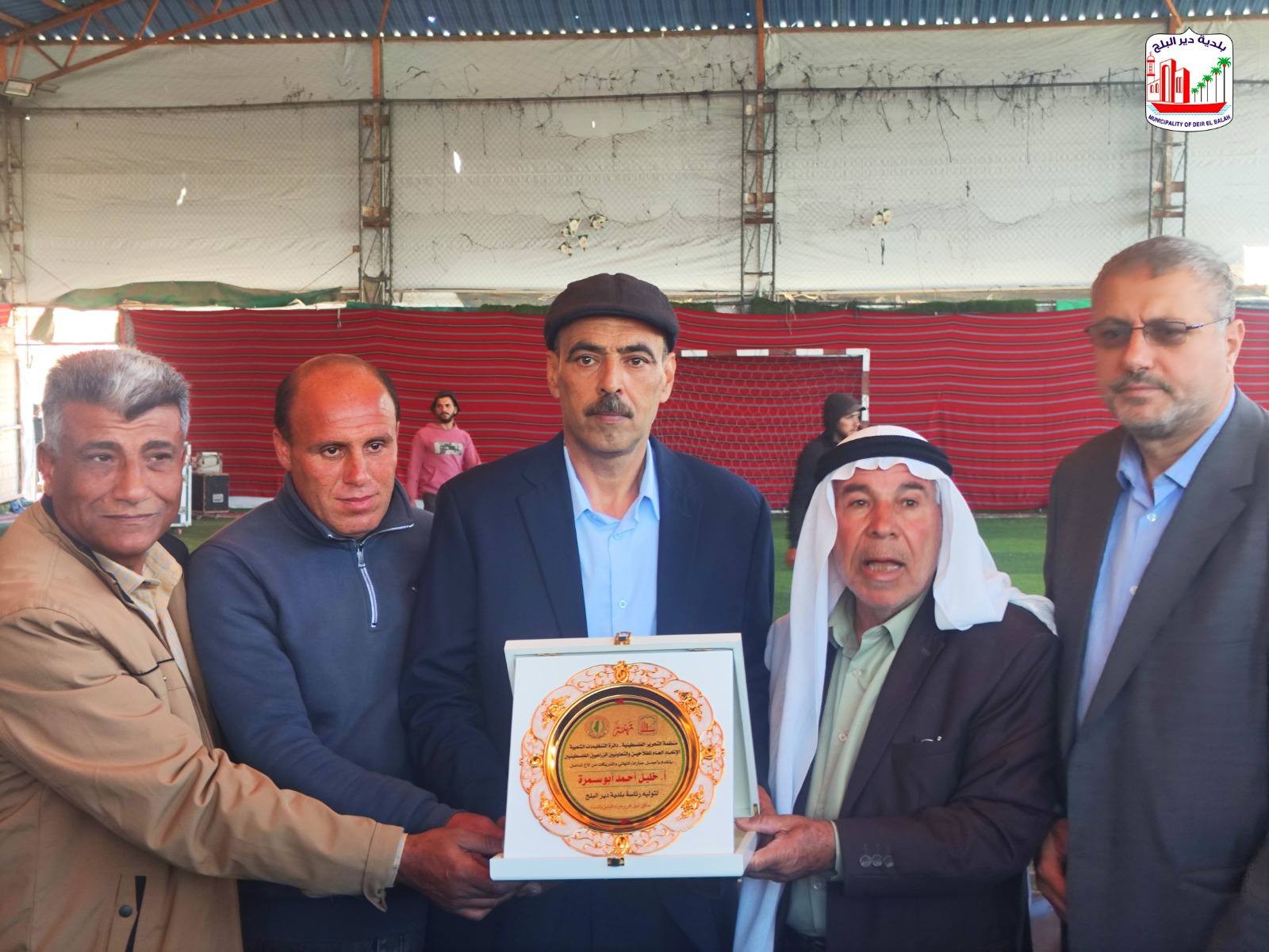 رئيس بلدية دير البلح  المنتخب خليل ابو سمرة في حفل مراسم تسليم واستلام المجلس البلدي لبلدية دير البلح.jpg