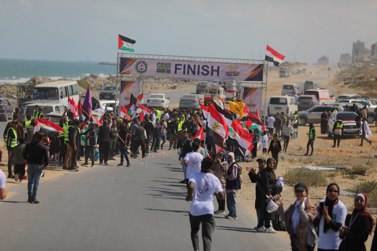 شارك فلسطينيون، بينهم أشخاص فقدوا أطرافهم خلال الهجمات الإسرائيلية، في ماراثون حمل شعار (اركض من أجل الحرية) بمدينة غزة، يوم 8 مايو/أيار 2026.الصورة: حسن الجديدي.