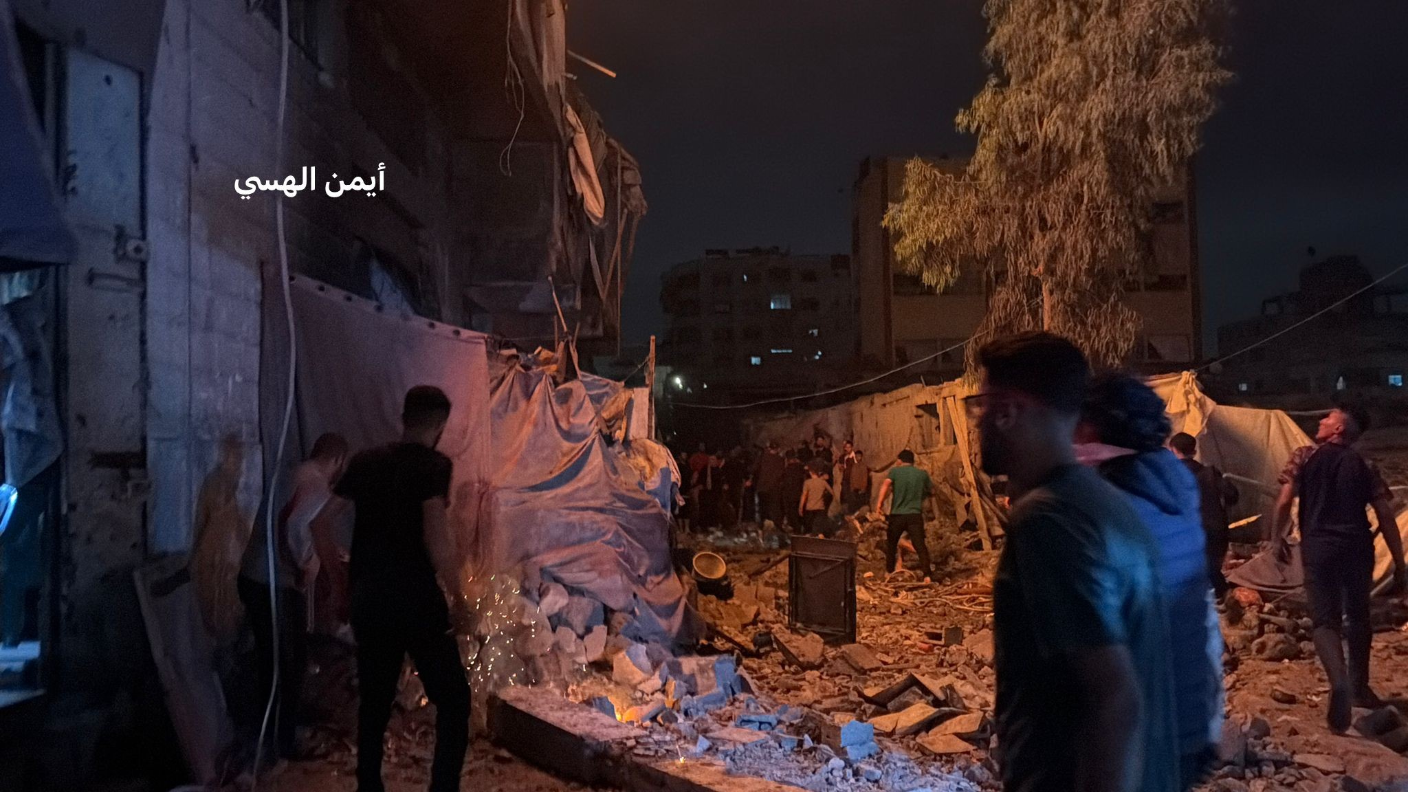 الغارة الإسرائيلية على عمارة فرح في محيط برج الإسراء بشارع عمر المختار وسط مدينة غزة ....jpg