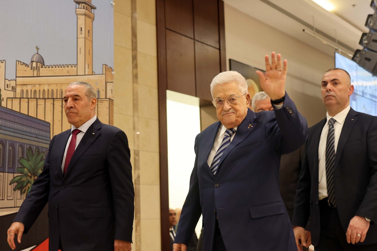 الرئيس الفلسطيني محمود عباس يحضر المؤتمر العام الثامن لحركة التحرير الوطني الفلسطيني “فتح” في رام الله بالضفة الغربية، في 14 أيار/مايو 2026، بمشاركة أكثر من 2500 عضو وآلية اتصال مباشر مع الضفة وغزة ولبنان ومصر. تصوير: ثائر غنايم.