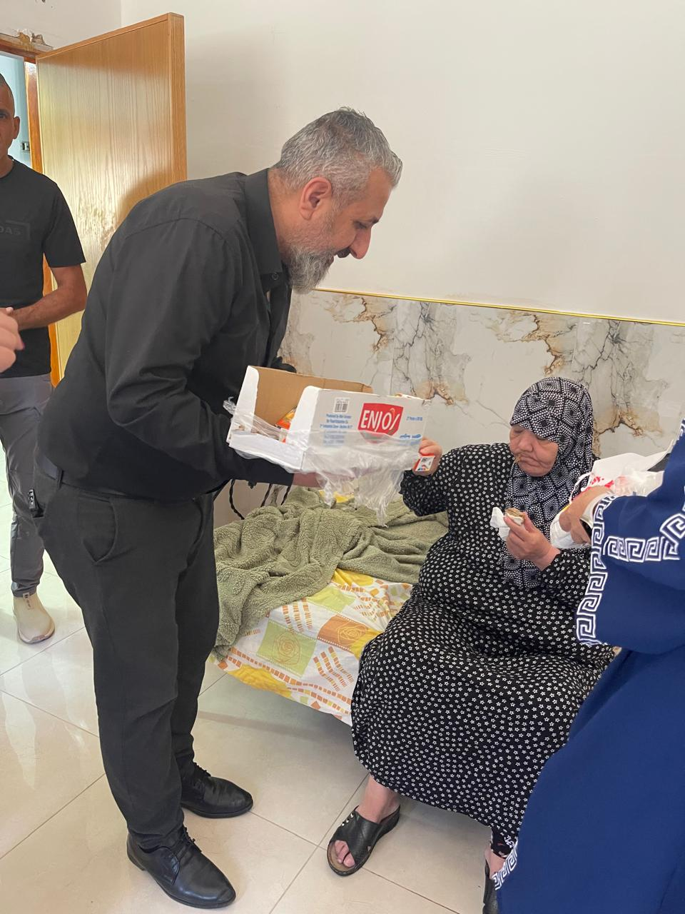 النضال الشعبي وجمعية حياة يزرعان البهجة في دار الوفاء للمسنين بسلفيت ويؤكدان أهمية تعزيز قيم التكافل الاجتماعي...........زز.png