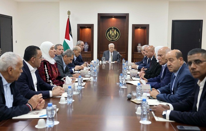اللجنة المركزية لحركة فتح.jpg