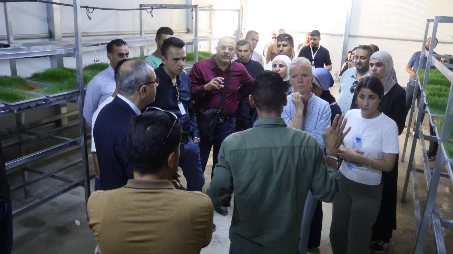 سمحان يفتتح مشروعاً بيئياً ريادياً في صفا لتعزيز صمود المزارعين ومواجهة التحديات المناخية 13.jpg