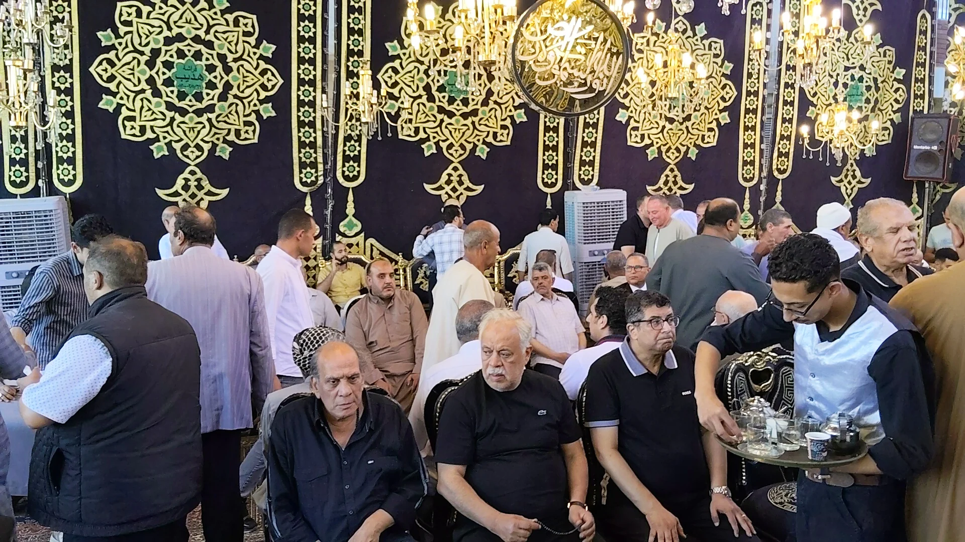 أسرة الفنان الراحل عبد العزيز مخيون تتلقى واجب العزاء بالبحيرة.webp