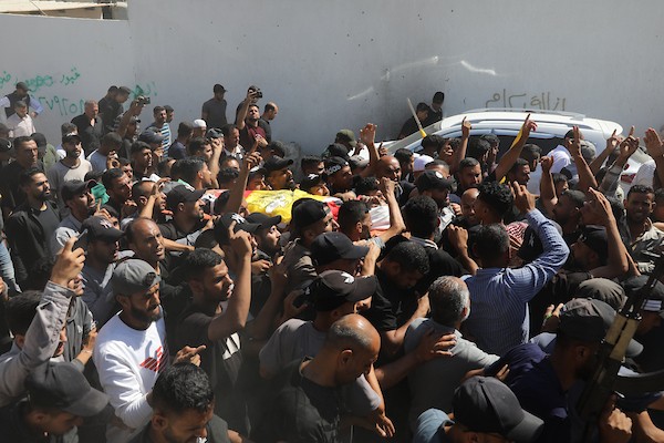 وداع جثمان خليل المصري في مستشفى الشفاء بغزة، بعد وفاته متأثرًا بجراحه إثر إصابته برصاص القوات الإسرائيلية، في 15 يونيو/حزيران 2026.تصوير: بلال أسامة