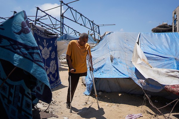 المعتقل الفلسطيني المفرج عنه عبد الله أبو هربيد في مدينة غزة، بعد الإفراج عنه من الاعتقال، في 24 يونيو/ حزيران 2026.تصوير: محمد أبو القمصان