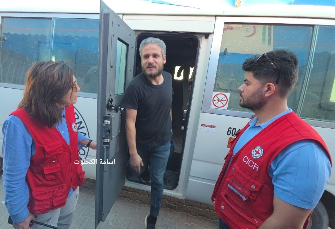 الأسرى المفرج عنهم من سجون الاحتلال والذين وصلوا إلى مستشفى شهداء الأقصى ...............زز.jpg
