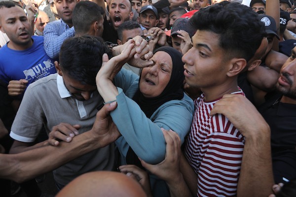وداع جثمان خليل المصري في مستشفى الشفاء بغزة، بعد وفاته متأثرًا بجراحه إثر إصابته برصاص القوات الإسرائيلية، في 15 يونيو/حزيران 2026.تصوير: بلال أسامة