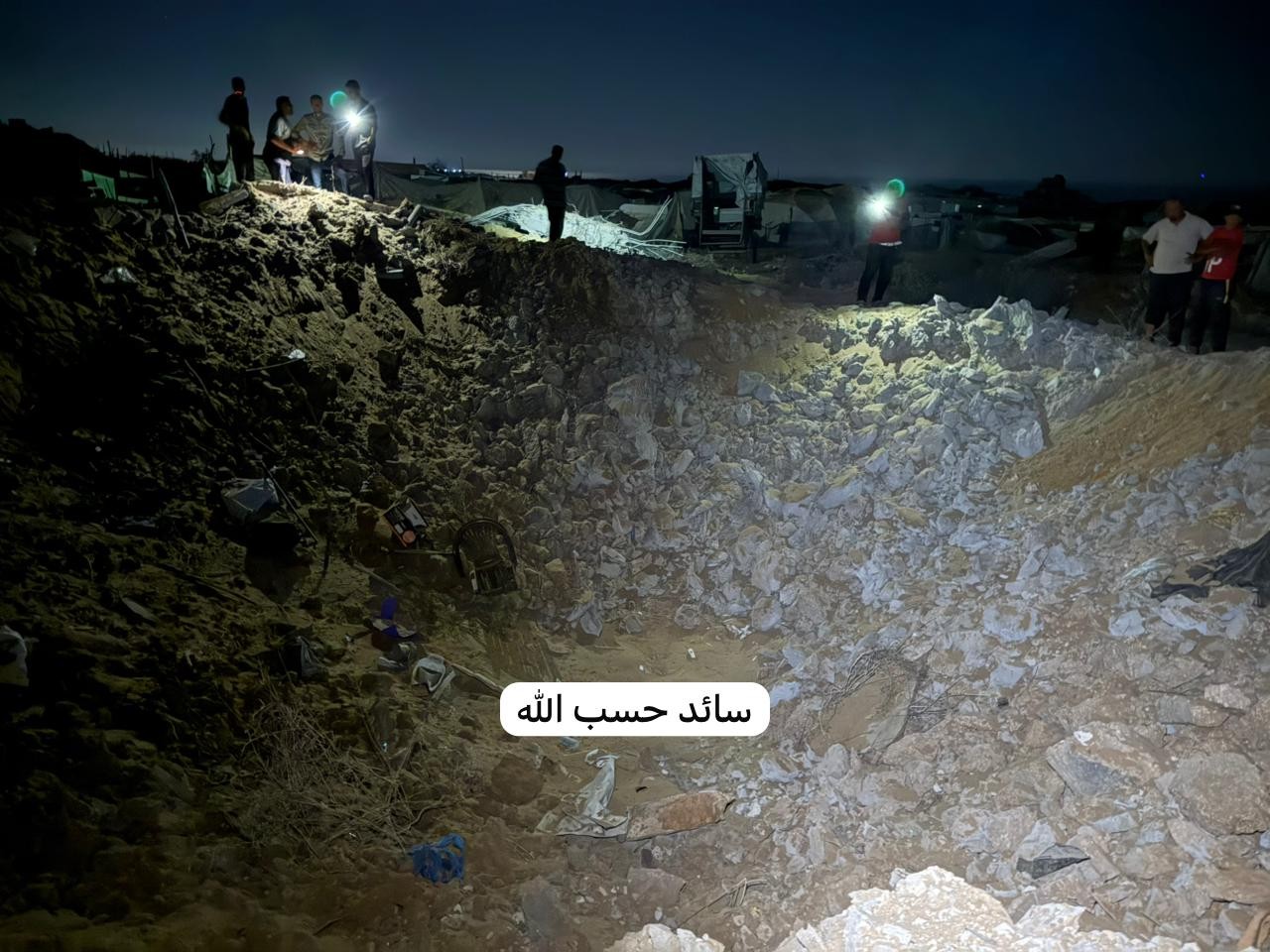 اغارت الطائرات الحربية الاسرائيلية على أرض تؤوي نازحين في حي الشيخ عجلين غرب مدينة غزة 11.jpg