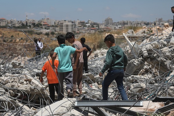 جرافات إسرائيلية تهدم منزلاً لعائلة فلسطينية في منطقة خربة قلقاس جنوب الخليل بالضفة الغربية. 23 يونيو/حزيران 2026.تصوير: مأمون وزواز