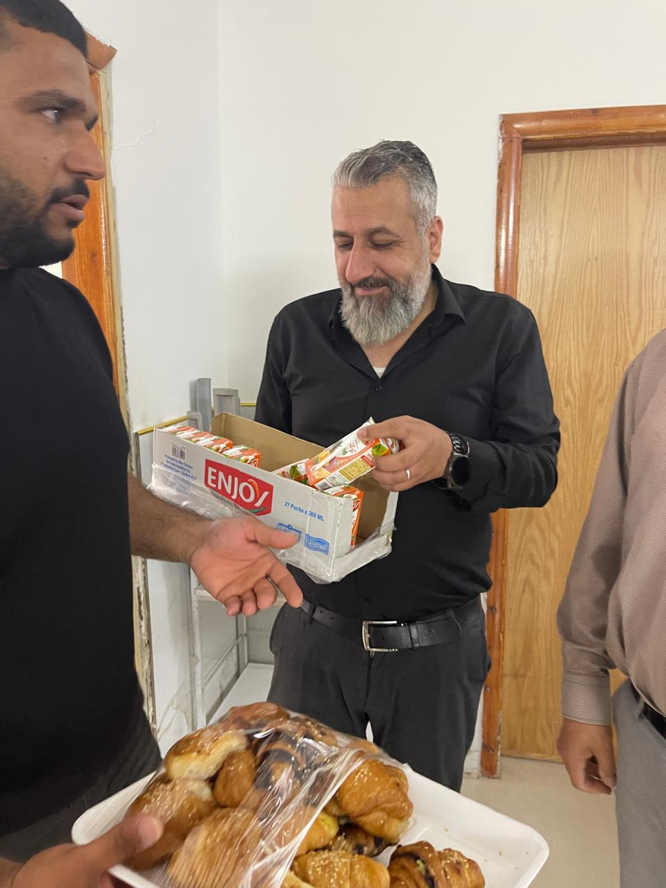 النضال الشعبي وجمعية حياة يزرعان البهجة في دار الوفاء للمسنين بسلفيت ويؤكدان أهمية تعزيز قيم التكافل الاجتماعي...png