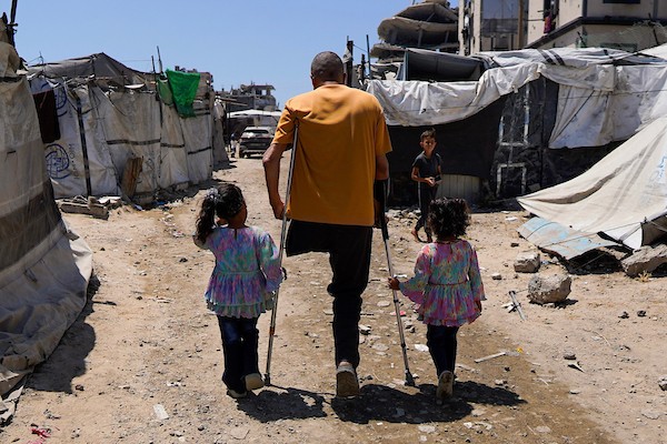 المعتقل الفلسطيني المفرج عنه عبد الله أبو هربيد في مدينة غزة، بعد الإفراج عنه من الاعتقال، في 24 يونيو/ حزيران 2026.تصوير: محمد أبو القمصان